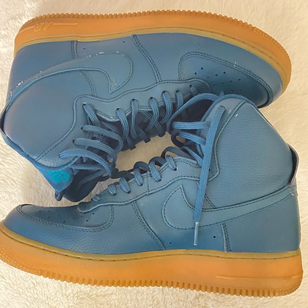 Nike Air Force 1 high forest green with gum soles